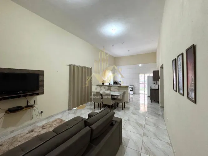 Casa com 3 dormitórios, pé direito alto! Terreno com 506 m2