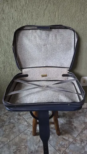 Mala azul em courvin luxo para viagem tamanho 60 x 40 x 15 cm em perfeitíssimo estado