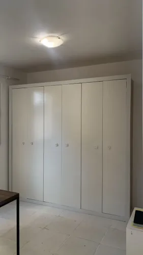 Guarda-roupa 100% MDF - 6 portas
