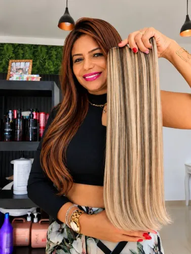 Colocação de mega hair e venda de cabelo