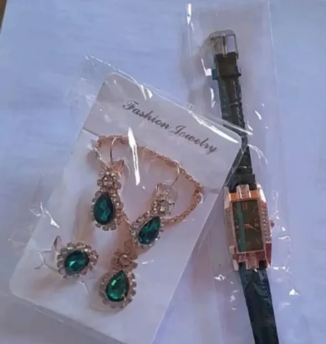 Conjunto esmeralda relógio, colar, anel e brincos.?