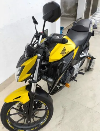 CB Twister 300f muito nova