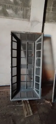 Jánela, Bay Windows, em aço com vidros, medindo 1.50 MTS por 0,70 cmt