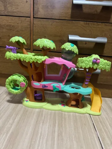 Casa na árvore Littlest Pet Shop
