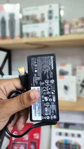 Carregador para notebook Lenovo Pino Retangular 20v