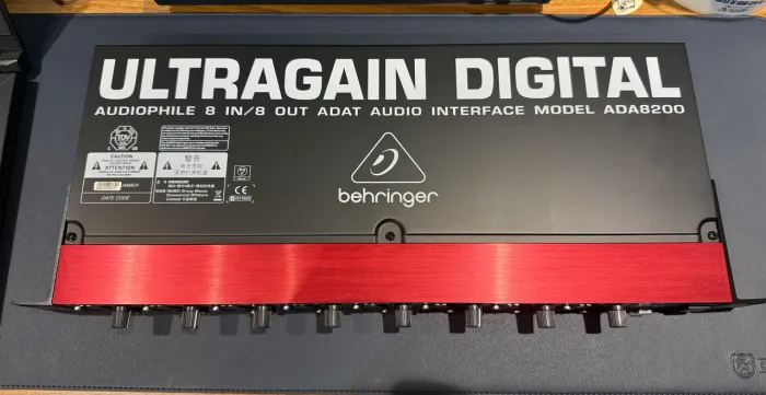 Behringer Ultragain Digital ADA8200 (NOVO) 