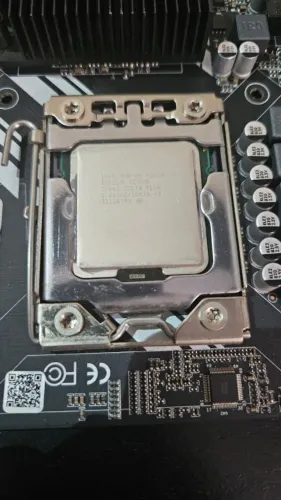 Vendo Kit Xeon ( Processador X5650, Placa mãe X58M2.0M, Memória ddr3 16GB(2X8)