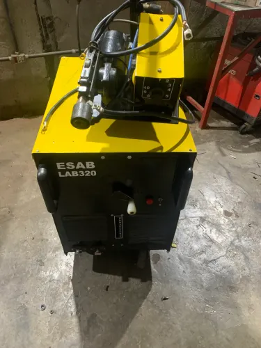 Máquina de solda Mig Esab lab 320A