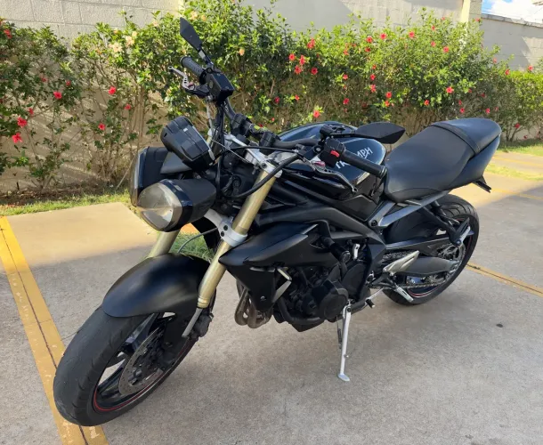 Triumph Street Triple 675 - 2016 | Esportiva, Linda e Muito Bem Cuidada