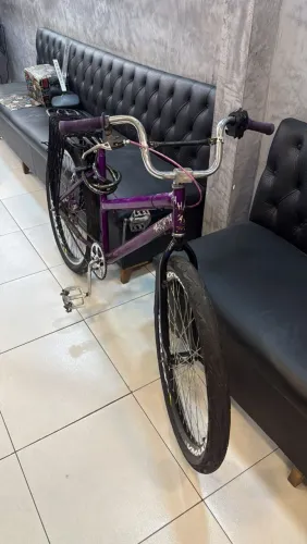 A venda bicicleta aro 26 montadinha aro vmax é tudo direitinho 700 Reais maís negócia