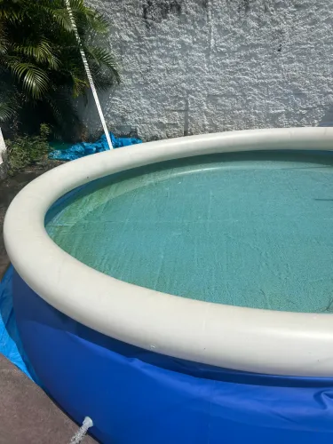 Piscina inflável 7.000L + bomba/filtro + peneira + escova aspiração 