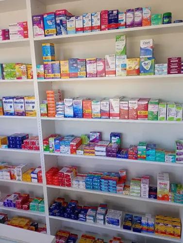 Vendo móveis para farmácia completos 