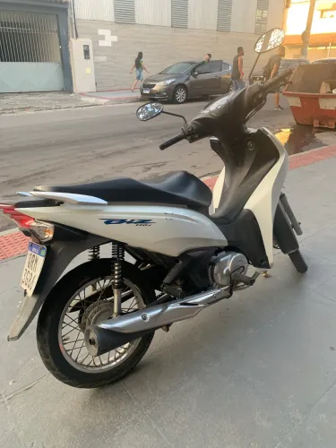 Vendo Biz 110i pouco rodada