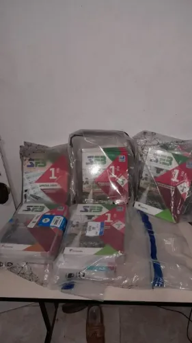 Vendo livros(Sistema farias Brito), 1° ano do ensino Médio. 