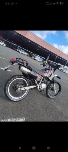 Moto Honda XR 200r emplacada 2026