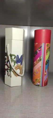 2 embalagens das garrafas Farm Rio