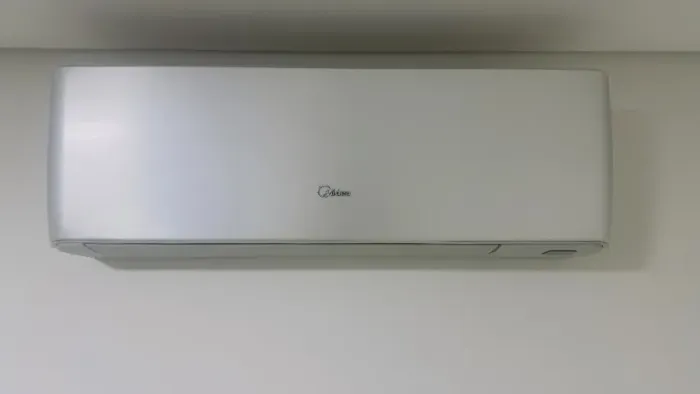 Ar condicionado Midea Split Inverter 9.000 BTUs (Quente e Frio)