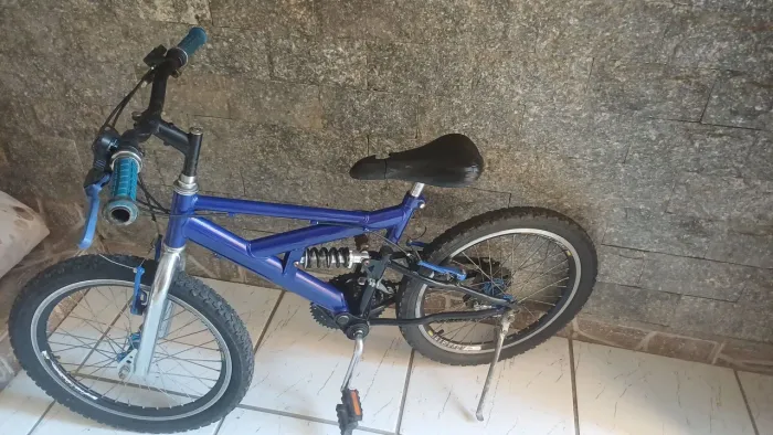 Vendo bicicleta  aro 20 ideal para crianças  e adolescentes.