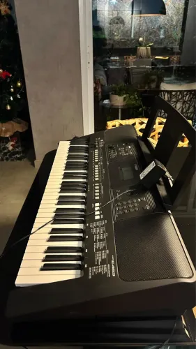 Teclado Yamaha PSR-E463 - Novíssimo!