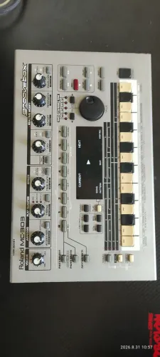 Roland MC-303