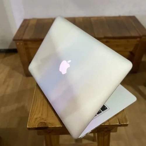 MacBook Air 13" 2015- 8gb Ram +SSD 128gb