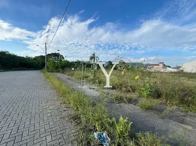 Terreno Financiável de 360 m² no Novo Loteamento do Carianos - Florianópolis - SC