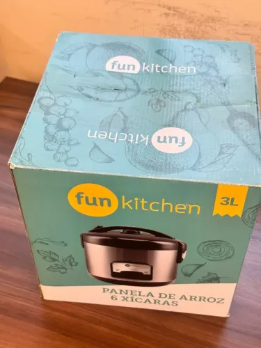 Panela Elétrica de Arroz Fun Kitchen 6 xícaras 110V