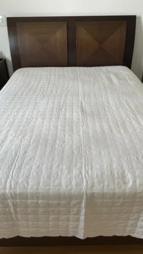 Cama de casal tamanho padrão da mobiladora Líder