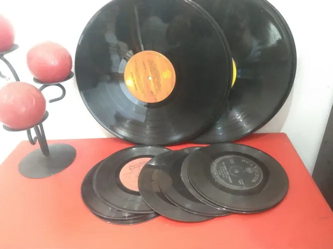 Disco de Vinil para Decoração - 10 LPs + 10 Compacto Simples (Usado)