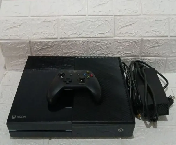 Vende-se video game Xbox one usado mais bem conservado motivo meu filho está muito teimoso