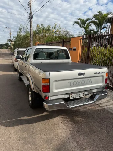 Toyota Hilux CD SRV 4X2 2.7 16V 142cv 2002