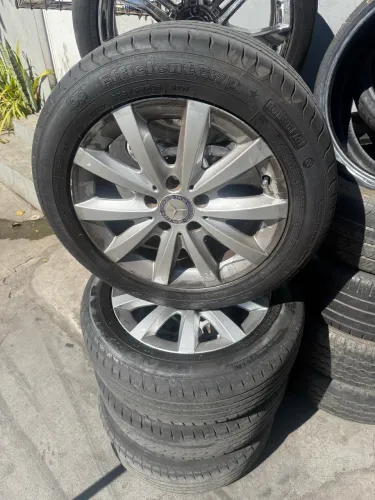 Vende-se jogo de roda Mercedes original com 4 pneus Goodyear rum flet