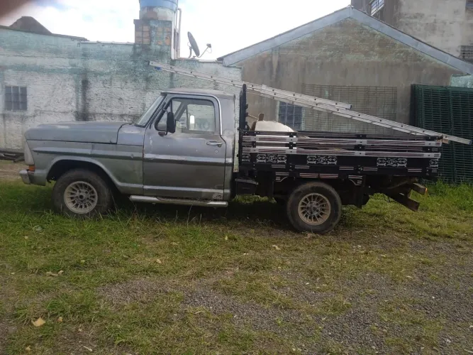 Vendo caminhão F100