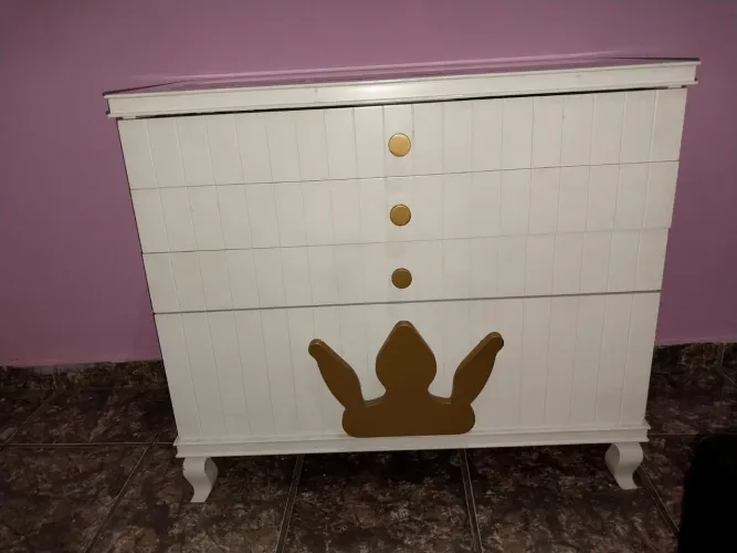 Cômoda para bebê em Madeira 