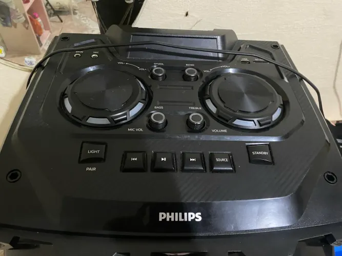 vendo caixa de som Phillips semi-nova apenas 7 meses de uso funcionando perfeitamente