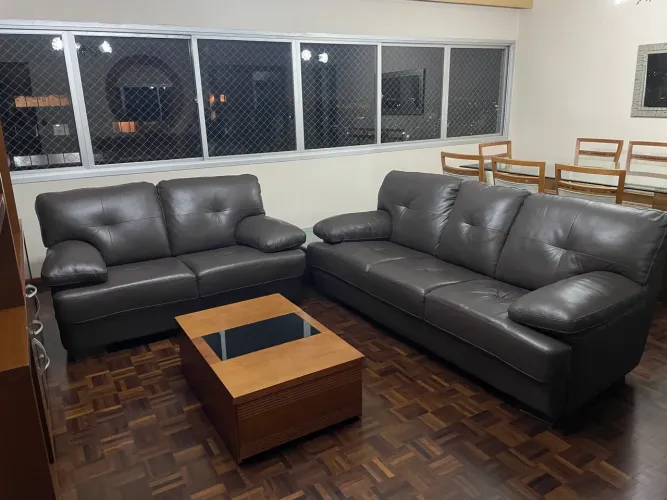 Conjunto Sofá couro legítimo dois e três lugares