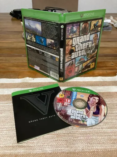 Jogo original GTA V XBOX One com manual. Envio OLX PAY