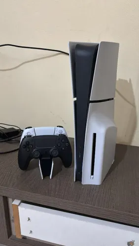 PS5 Slim com leitor de disco + 1 Controle preto