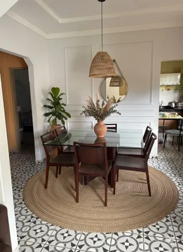Mesa vidro 8 cadeiras com base em couro 1,40x1,40