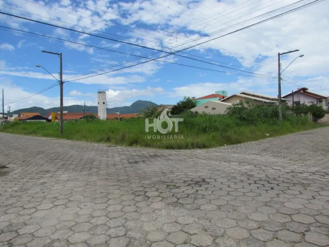 Terreno a venda no Carianos