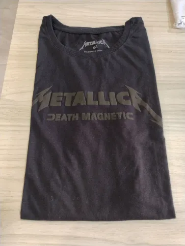 Camisa metálica