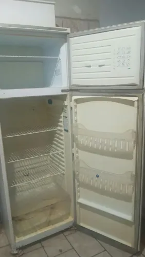 GELADEIRA DESAPEGO