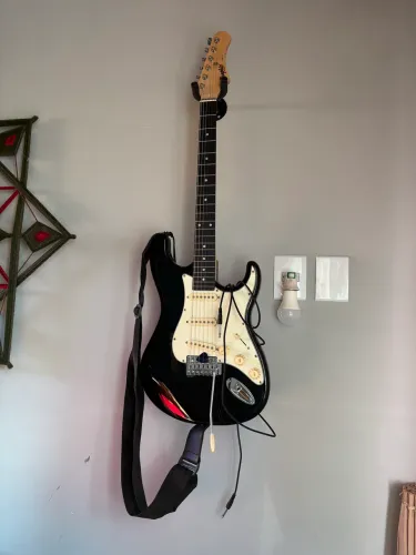 KIT GUITARRA MEMPHIS TAGIMA MG30 + AMPLIFICADOR METEORO. ?