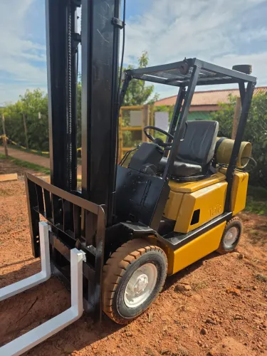 Empilhadeira YALE 2.5 TON