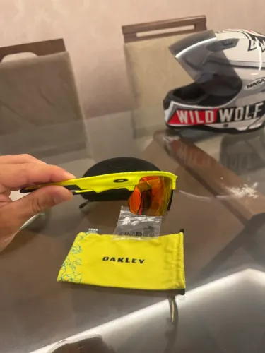 ÓCULOS OAKLEY