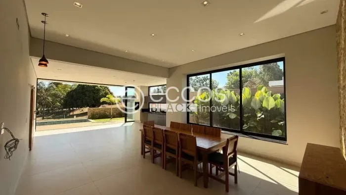 Casa à venda, 4 quartos, 4 suítes, 2 vagas, Jockey Park - UBERABA/MG