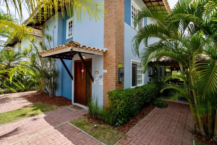 CASA 4/4, 02 SUÍTES CONDOMÍNIO RESIDENCIAL QUATRO RODAS EM ITAPUÃ
