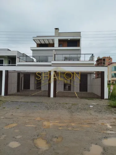 Oportunidade na Barra do Saí: Apto Térreo 3 Quartos com 1 Suíte