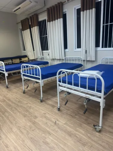 CAMAS HOSPITALAR MANUAIS 2 MANIVELAS COM COLCHÃO ( LOCAÇÃO)