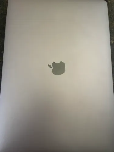 MacBook Pro 15? 2017 i7 16GB SSD Touch Bar